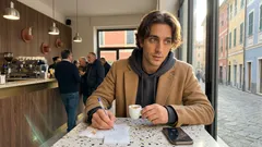 Fiorello gioca d’anticipo su Sanremo 2026: tra gag, nostalgia dell’Ariston e un invito (non casuale) a Celentano